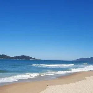 casa-tranquila-500-metros-da-praia-do-campeche.santa-catarina-brasil.com/